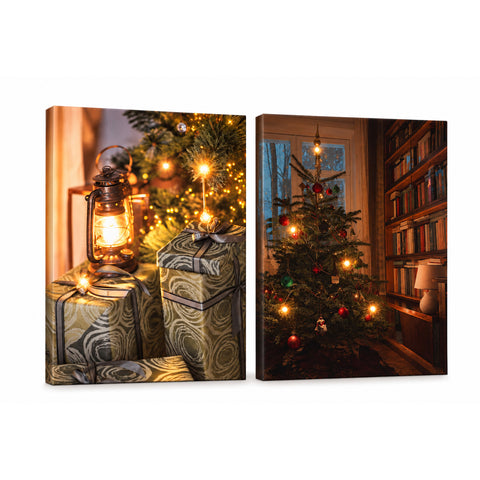 Kerstschilderijen met ledlampjes in een set van 2, 30x40 cm: de kerstman, rendieren, een kabouter en bomen die oplichten, op batterijen met schakelaar