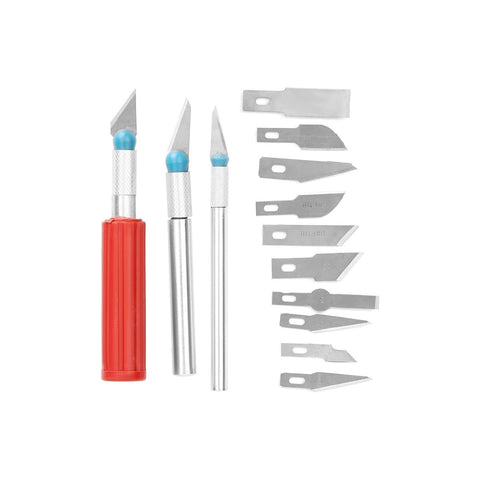 Set met 13 balsahoutmessen met etui