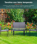 Set da giardino con tavolino in vetro temperato - Salotto da esterno elegante con divano e poltrone in textilene grigio posizionato su prato fiorito
