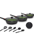 Set completo di padelle antiaderenti nere con utensili da cucina in nylon e sottopentola inclusi
